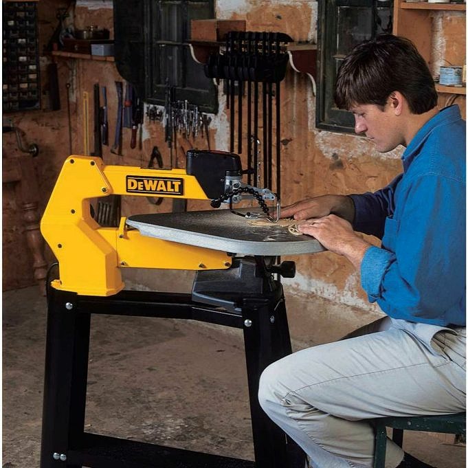 What Type Of Bulb Is Used In The Dewalt Scroll Saw?